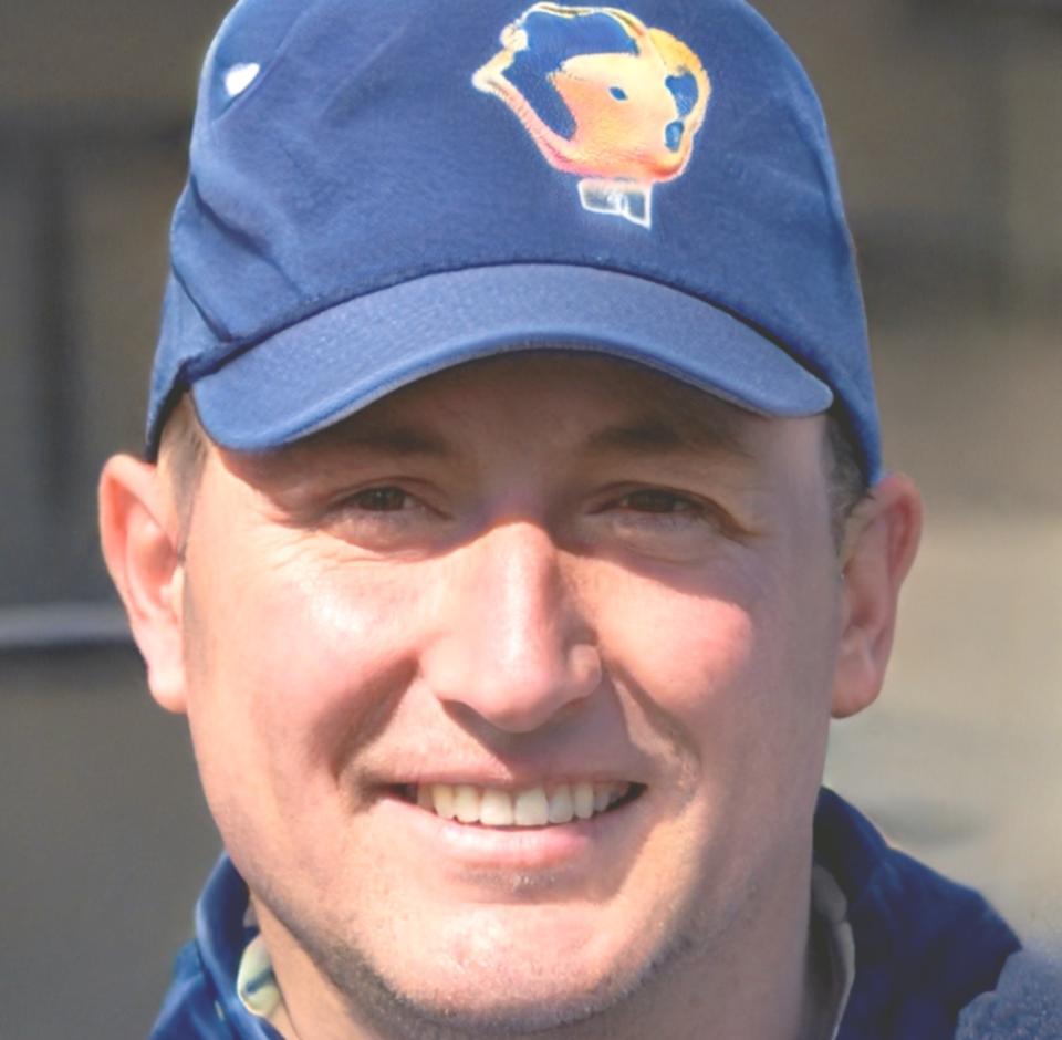 Portrait of investment instructor Derek Bjornsen